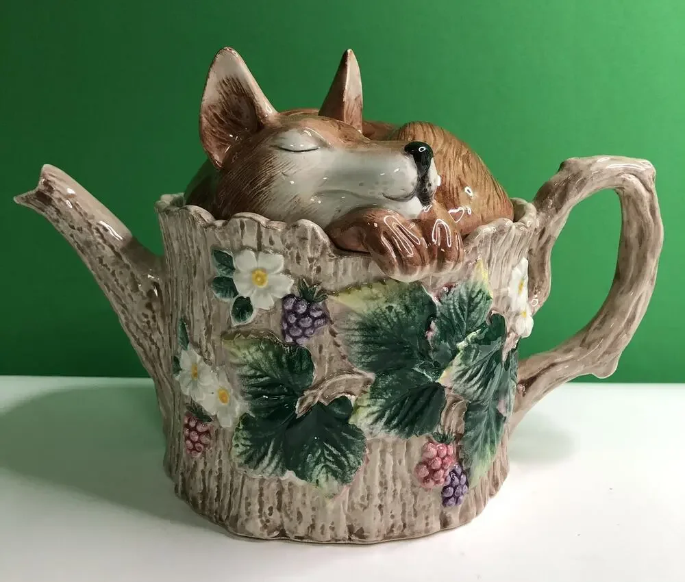 1990 Retired FITZ & FLOYD Sleeping Fox On Tree Stump With Berry Vine TEAPOT 32oz